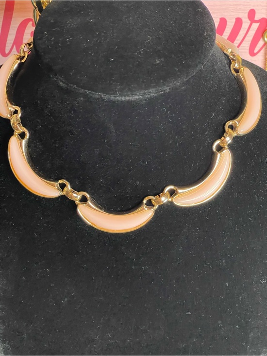 Jewelry - Vintage pink thermostat plastic choker